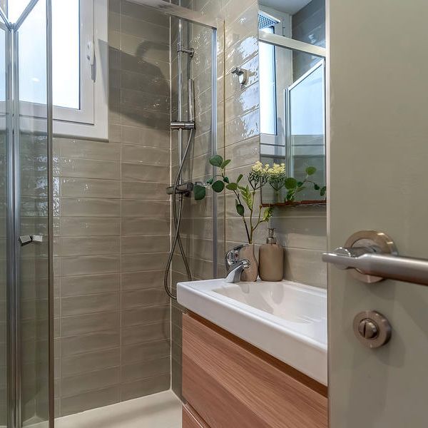 Bright 2-Bedroom Apartment with Balcony in the Heart of Las Ramblas - Photo 1