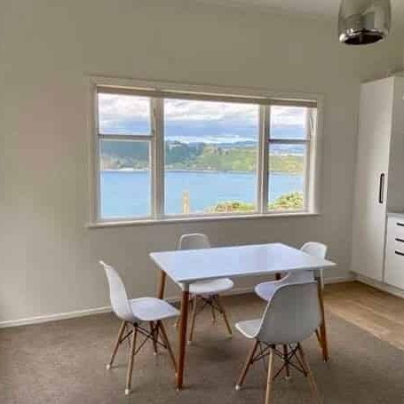 Sunny, Modern, Views, Close to city, 3/4 bedrooms - Photo 1