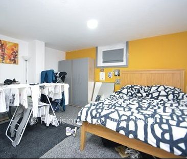 2 Bedroom Student Properties Leeds - Photo 1