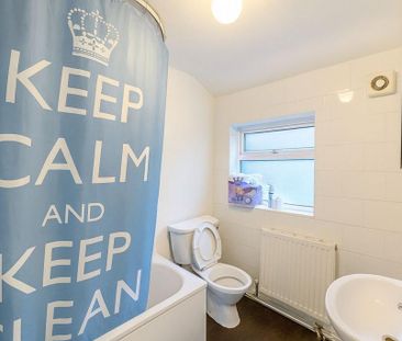 1 bedroom in a house share to rent - Photo 2