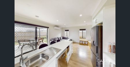 Immaculate Family Living - Photo 5