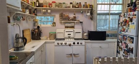 2-bedroom shared house / townhouse, Mackinnon pde - Photo 2