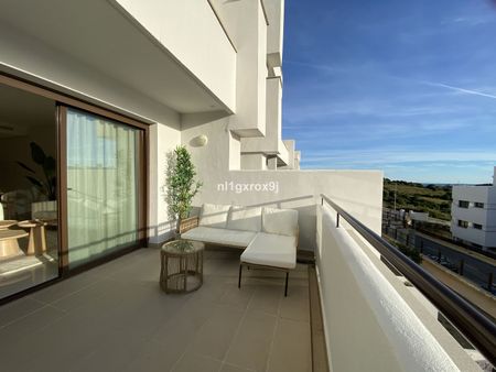 Middle Floor Apartment in Estepona - Photo 5