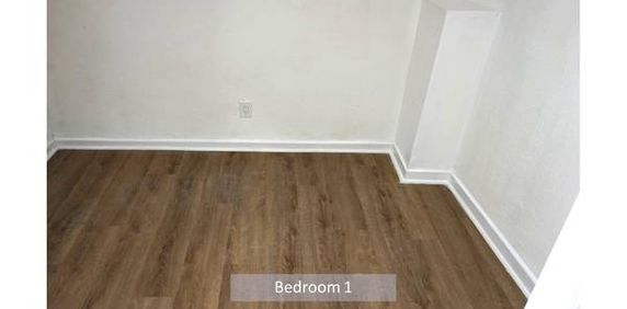 Large Bright Reno 3BR 1WR Apartment - Photo 2