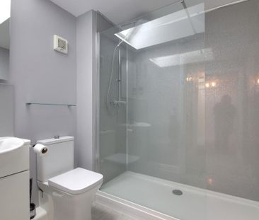 2 bedroom coach house to rent - Photo 5