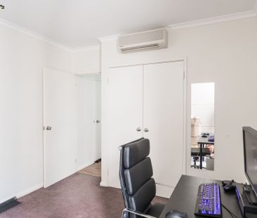 Walk to the City!!!!!!!! @ $700 Per Week - Photo 4