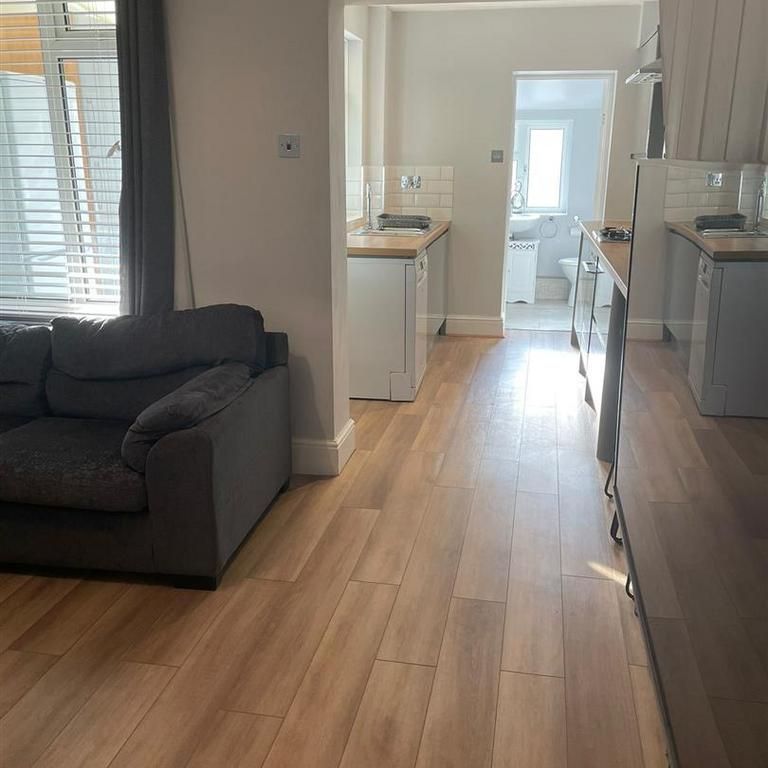 1 bedroom private hall to rent - Photo 1