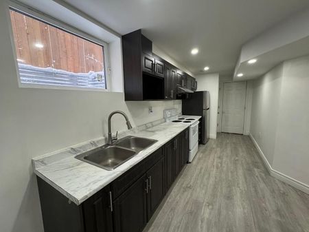 For Lease - 916 Magdalena Court Unit# B, Kitchener, Ontario - Photo 3