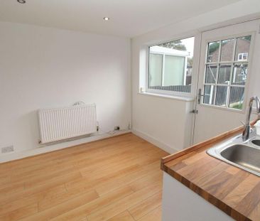 3 bedroom terraced house to rent - Photo 6