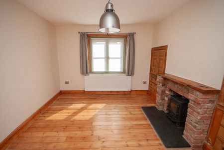 3 bedroom character property to rent - Photo 3