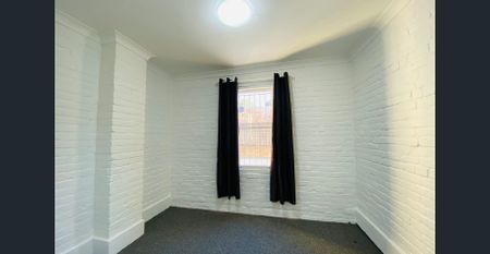 RENOVATED TERRACE IN PRIME LOCATION - Photo 4