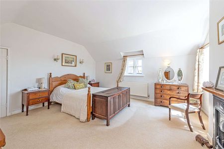 High quality modern farmhouse with wonderful garden and office/studio outbuilding, in picturesque Cheshire location. - Photo 4