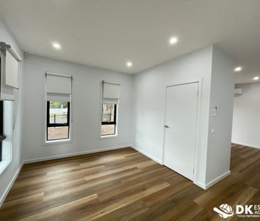 Stunning Townhouse in Albion - Photo 3