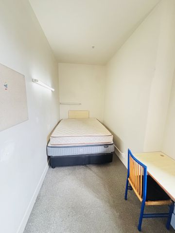 CITY CENTRE 3 BEDROOMS - Photo 3