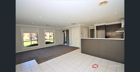 Modern 3-Bedroom House in Glenfield Park - Photo 5
