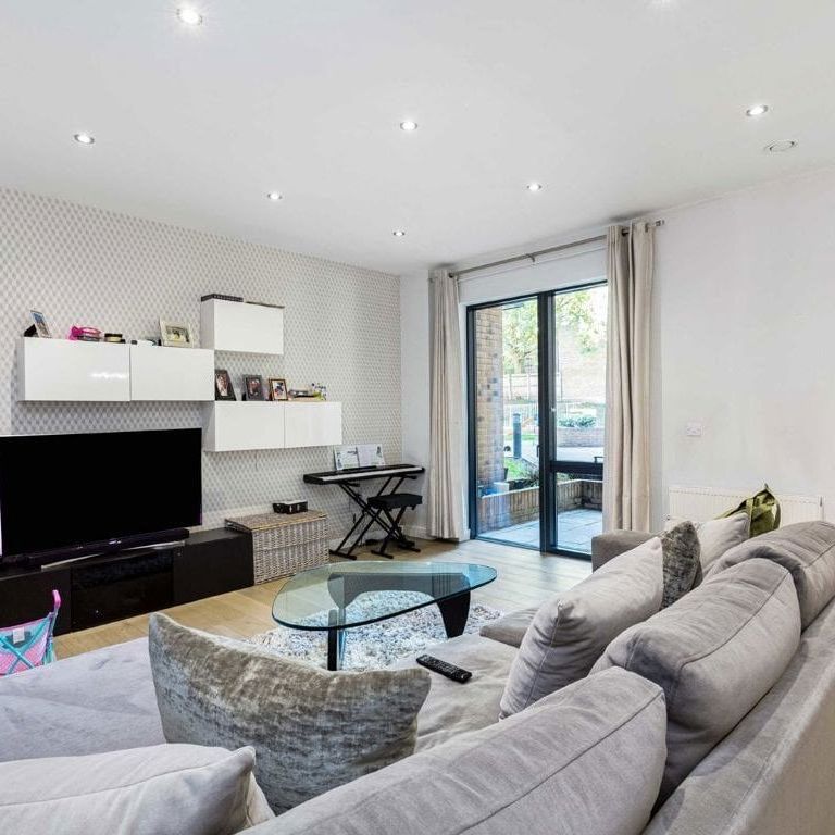 Blairderry Road, SW2 4SD, London - Photo 1