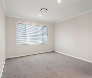 Spacious Living with Pool & Ultimate Entertaining in Prime Location - Photo 3