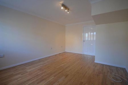 3 bedroom semi-detached house to rent - Photo 5