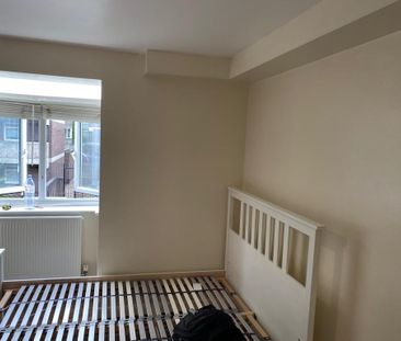 Room in a Shared House, Pickworth Close, SW8 - Photo 6