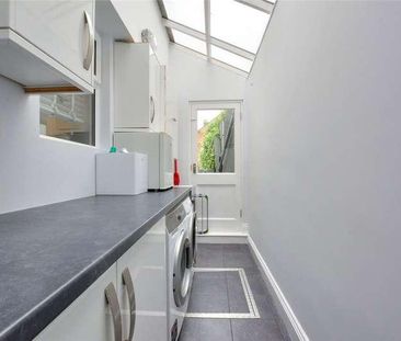 Plum Lane, London, SE18 - Photo 1