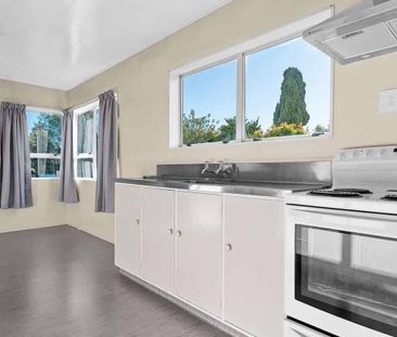 Sunny Four Bedroom House - Photo 3