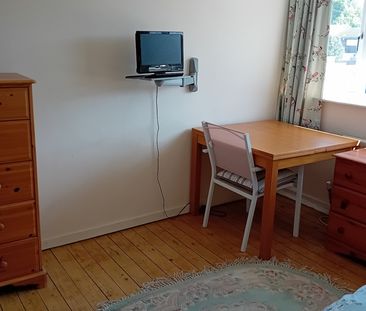 Room in a Shared House, Southcote, RG30 - Photo 1
