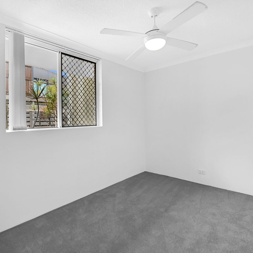 Unit 2/119 Albatross Avenue - Photo 1