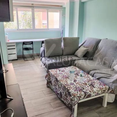 Alquiler de piso en Calle Héroe de Sostoa - Photo 1