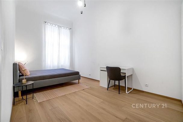 Stylový byt 2+kk na Praze 1. Cihlový dům. Dubové parkety, vysoké stropy, designová koupelna. - Photo 1