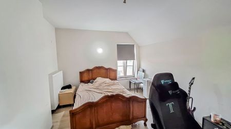 Lichtrijk en ruim appartement met 3 kamers in centrum Poperinge. - Photo 5