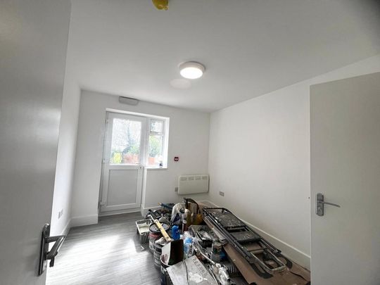 6 bedroom semi-detached house to rent - Photo 1