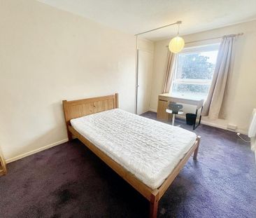 3 bedroom flat to rent - Photo 3