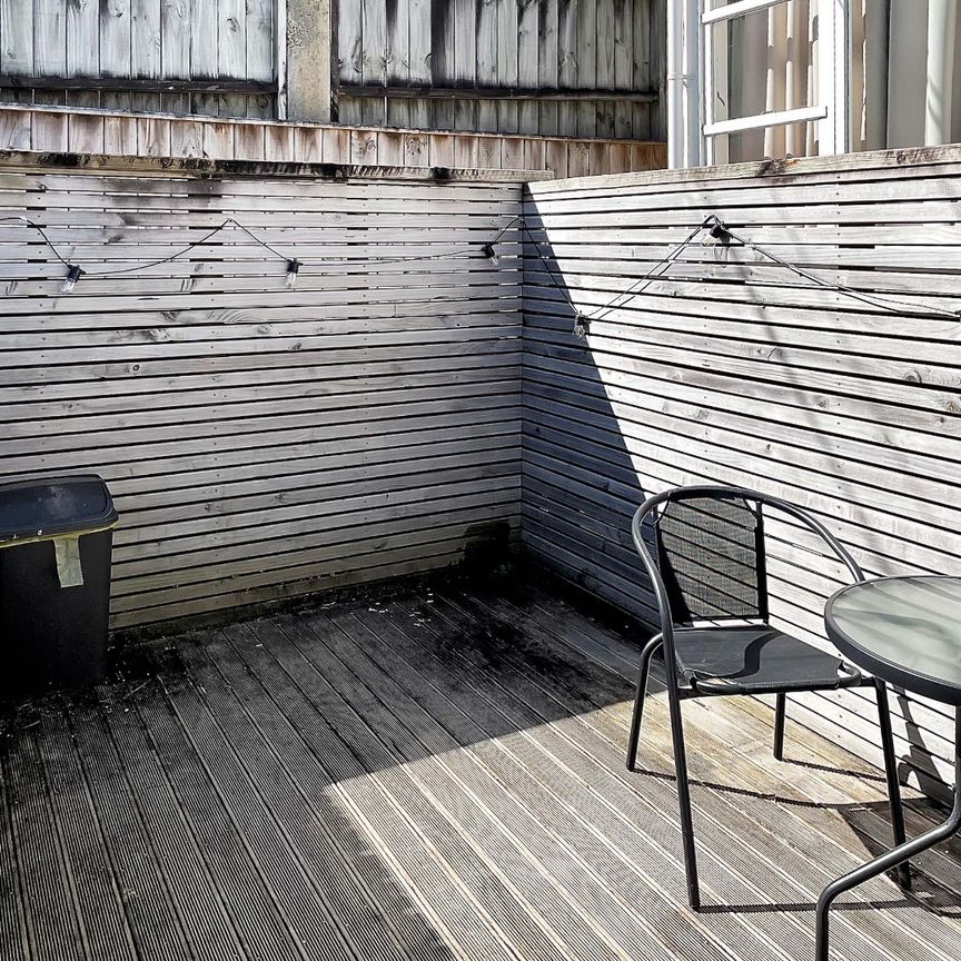 City living on the Terrace - Photo 1