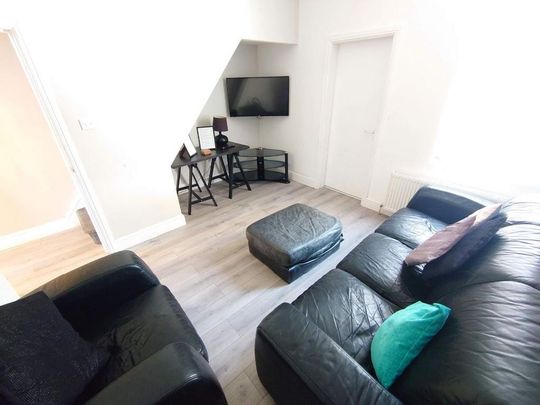 3 bedroom terraced house to rent - Photo 1