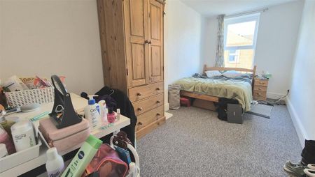 4 bedroom terraced house to rent - Photo 4