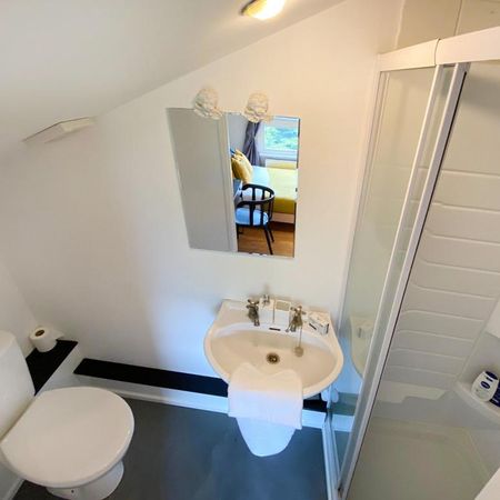 1 bedroom in a house share to rent - Photo 3