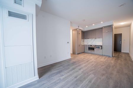 For Lease - 10 Honeycrisp Crescent Unit# 902, Vaughan, Ontario - Photo 4