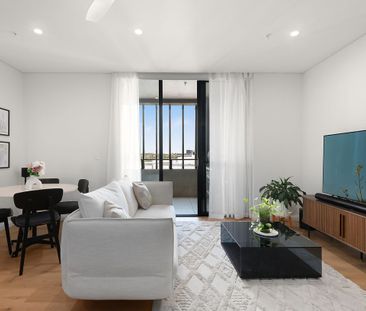 Stylish Apartment Offers Luxury and Lifestyle Convenience - Photo 4