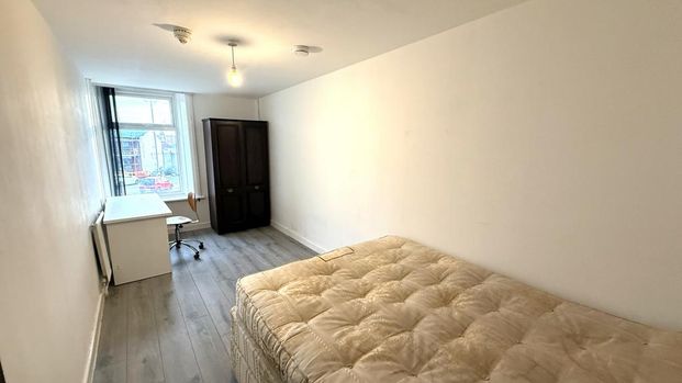 1 bedroom in a house share to rent - Photo 1