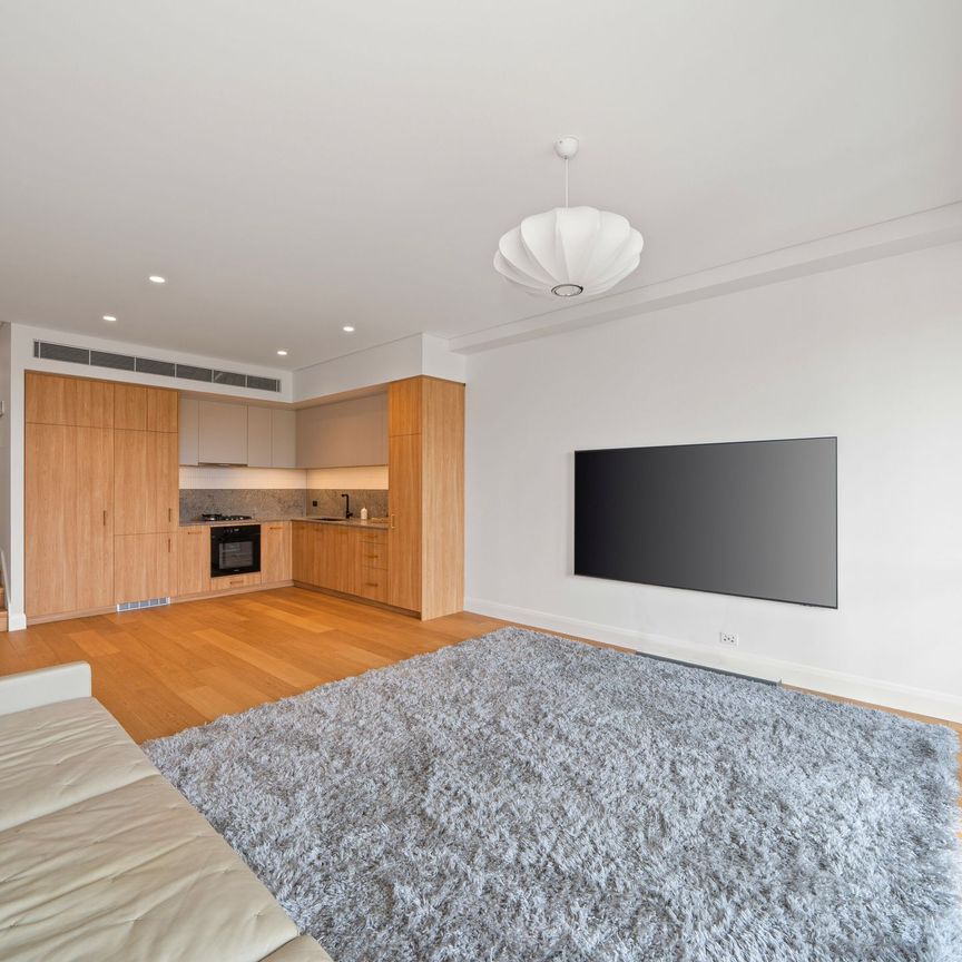 Brand New Large One Double Bedroom Apartment with Terrace - Photo 1