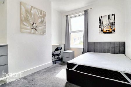 1 bedroom in a house share to rent - Photo 2