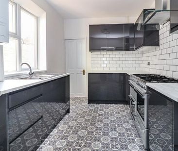3 bedroom end of terrace house to rent - Photo 6