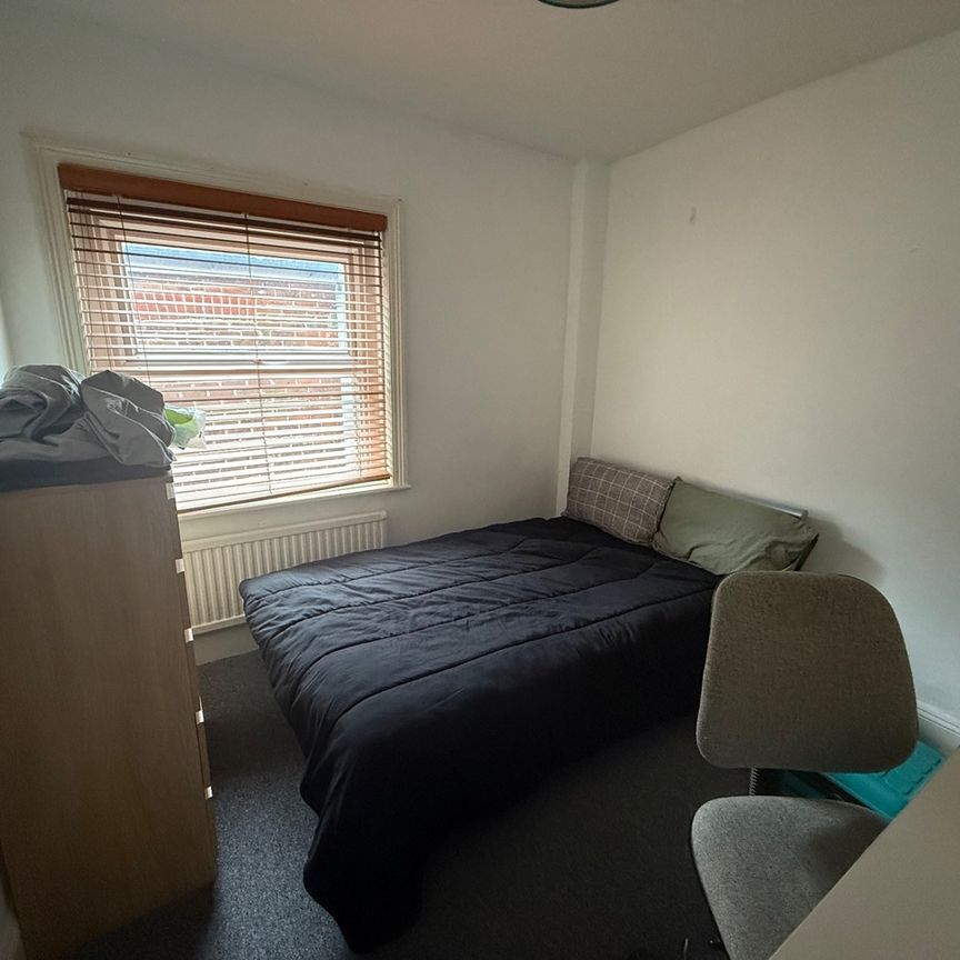 Room in a Shared House, Clausentum Road, SO14 - Photo 2