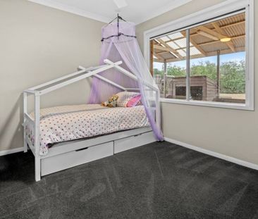 Stunning Family Home - Photo 2