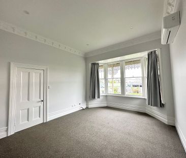 Sunny Renovated 1 Bedroom Flat. Cat friendly - Photo 2