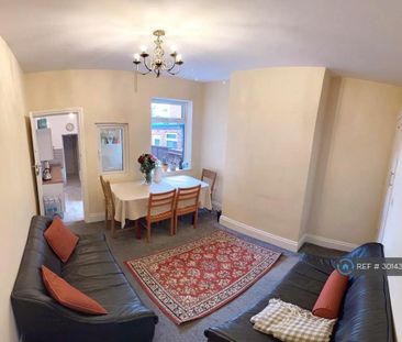 1 bedroom in a house share to rent - Photo 1