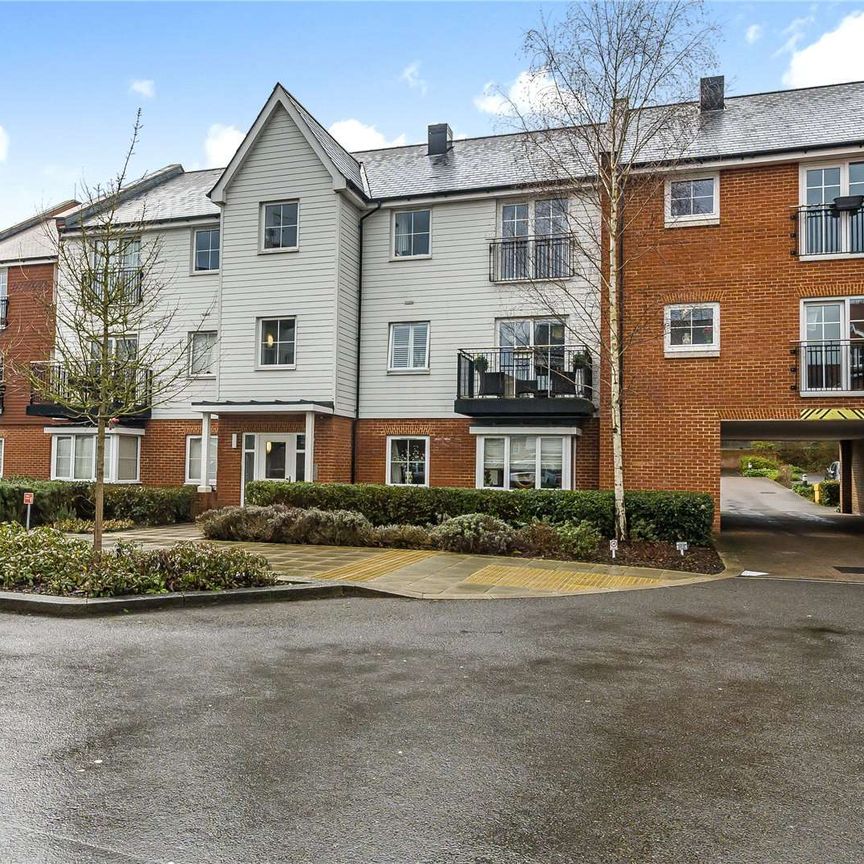 A contemporary ground floor apartment set in a popular development. - Photo 1