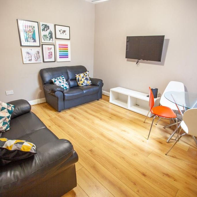 4 bedroom terraced house to rent - Photo 1