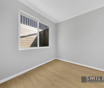 Modern Family Living in Prime Craigieburn Location! - Photo 3