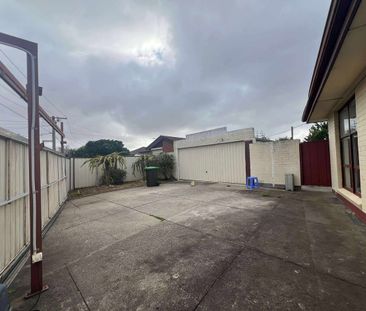 CHARMING FAMILY HOME IN A QUITE POCKET OF SUNSHINE WEST - Photo 5